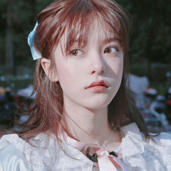 洒脱深沉时速女生头像