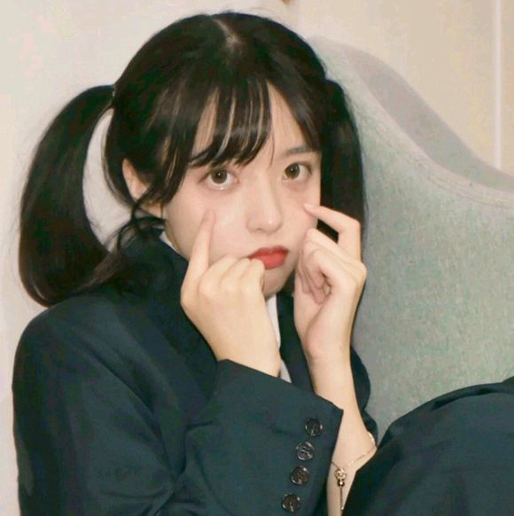 小清新傲娇时尚女生头像