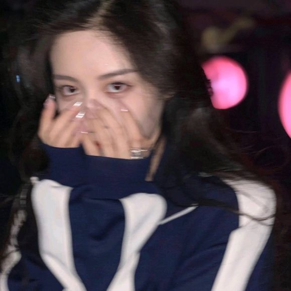 小清新傲娇时尚女生头像