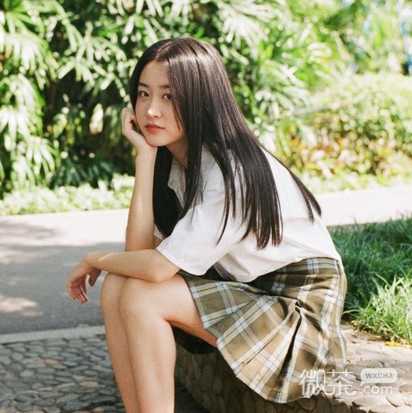 冷酷成熟时尚女生头像
