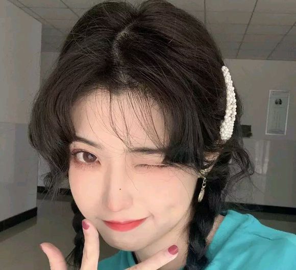 小清新傲娇时尚女生头像