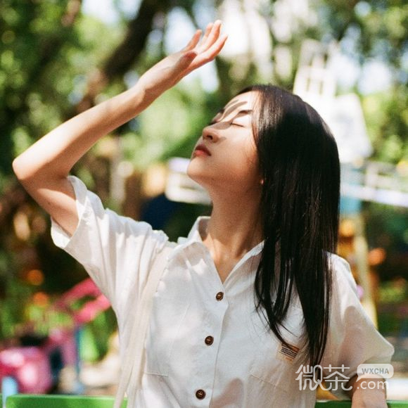 冷酷成熟时尚女生头像