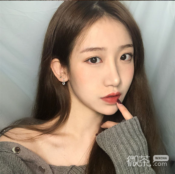 冷酷成熟时尚女生头像