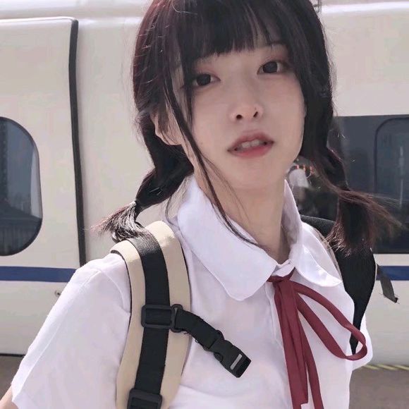 洒脱深沉时速女生头像