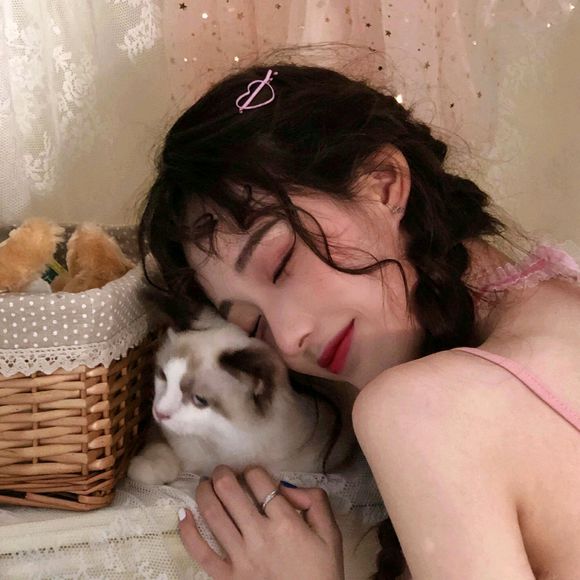 小清新傲娇时尚女生头像