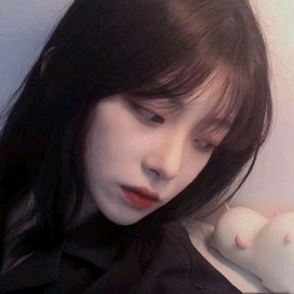 小清新傲娇时尚女生头像