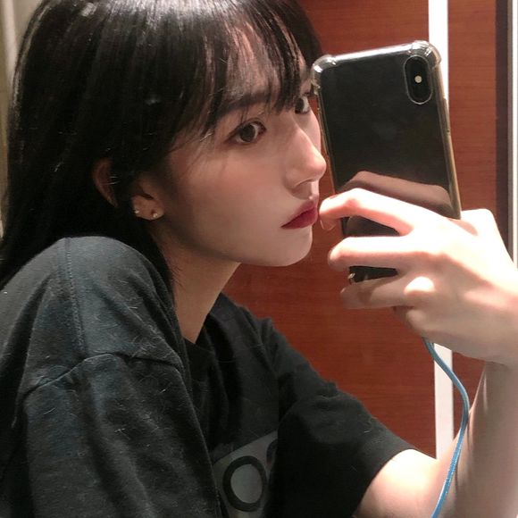 洒脱深沉时速女生头像