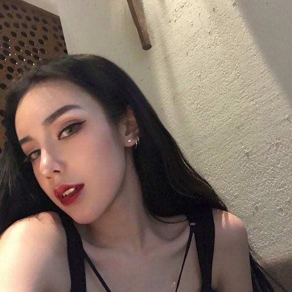 清纯潮流长发女生头像