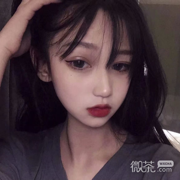 深沉长发女生头像