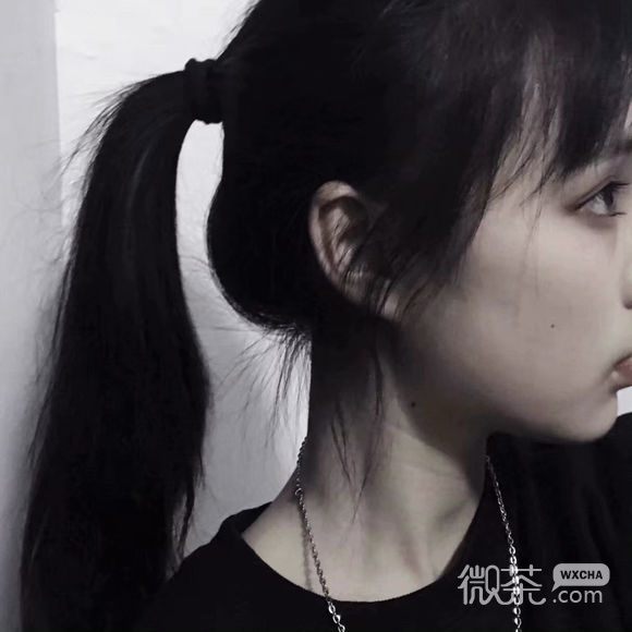 深沉长发女生头像