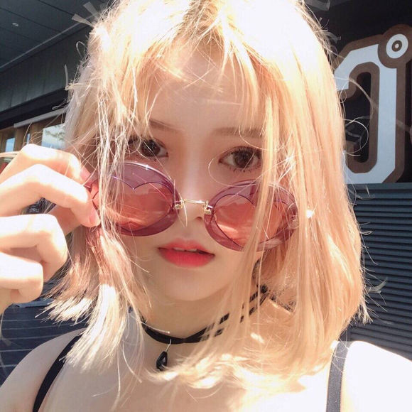 简洁清新女生头像