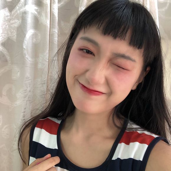 深沉成熟性感女生头像