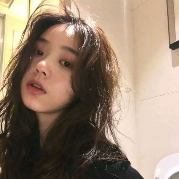 深沉成熟性感女生头像