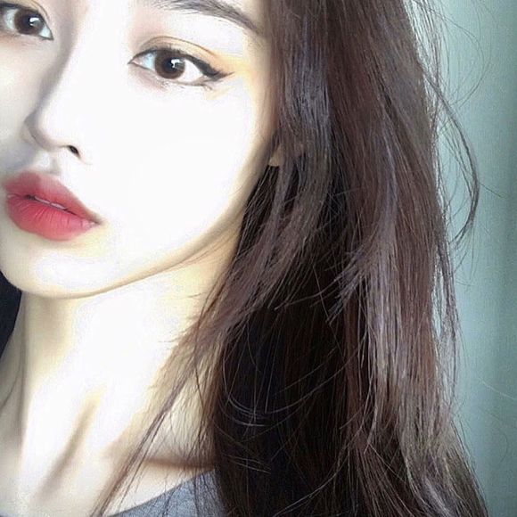 深沉成熟性感女生头像