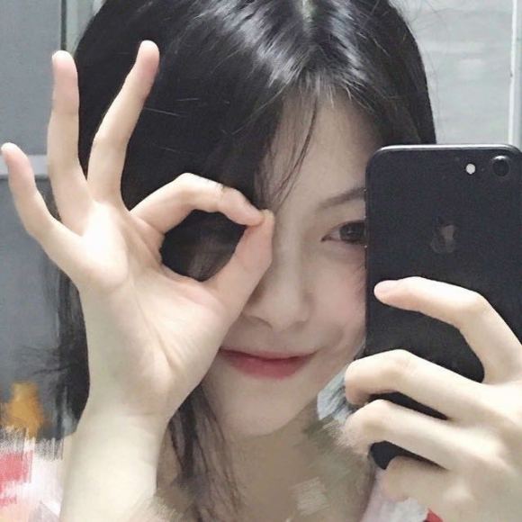 冷酷阳光性感女生头像