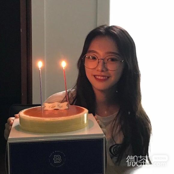 傲娇阳光时尚女生头像