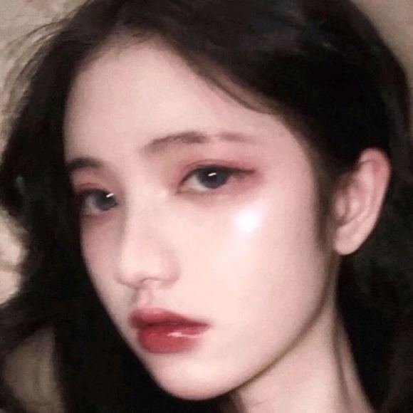 冷酷阳光性感女生头像