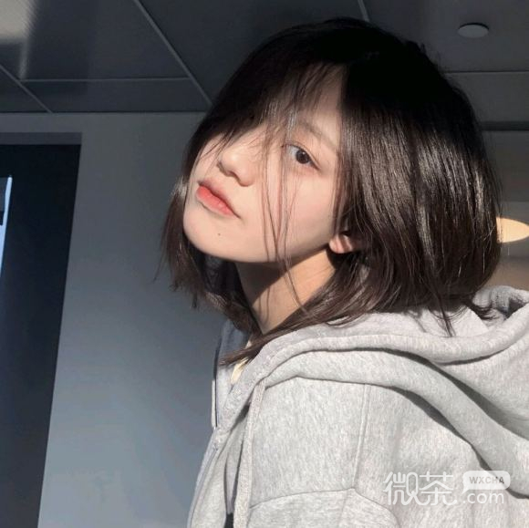 傲娇阳光时尚女生头像