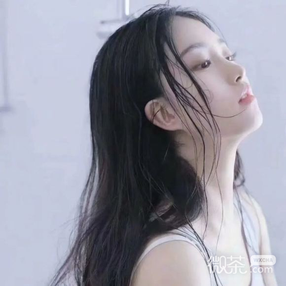 傲娇阳光时尚女生头像