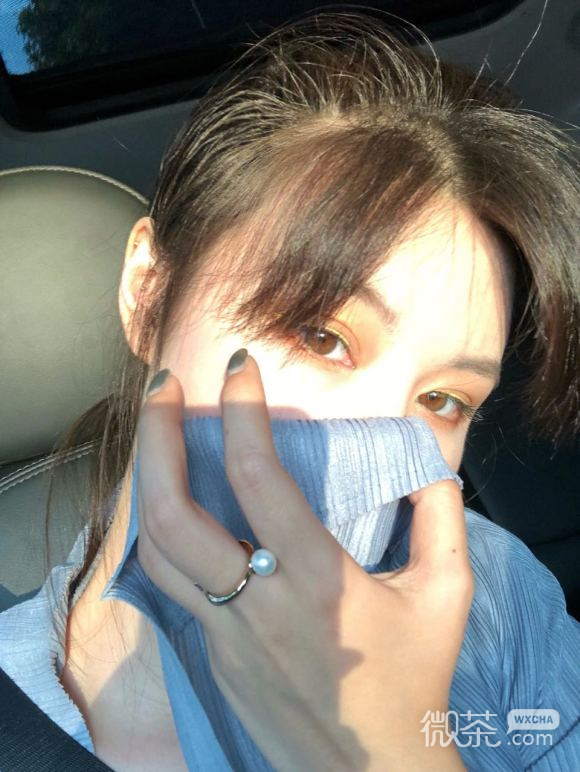 傲娇阳光时尚女生头像