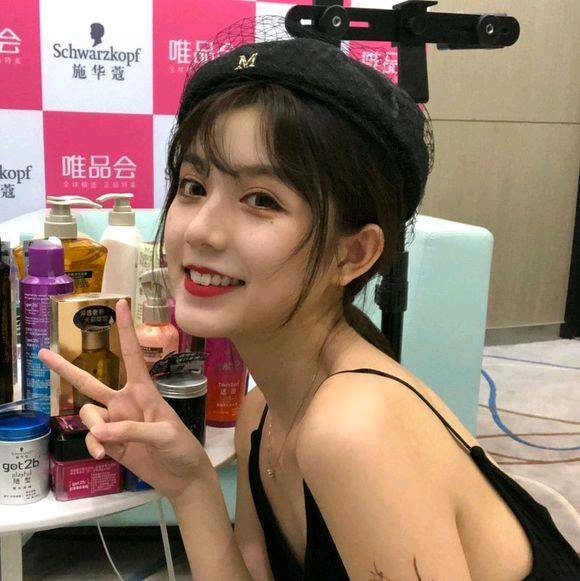 高颜值长发性感女生头像