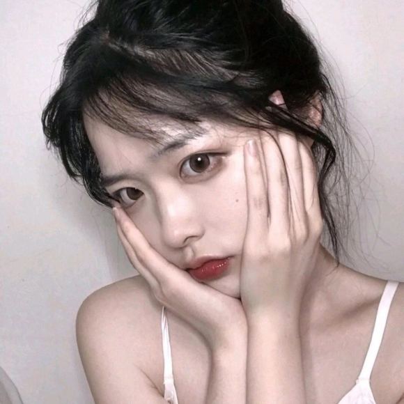 冷酷阳光性感女生头像