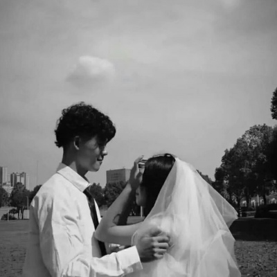 唯美黑白风格的微信情侣头像