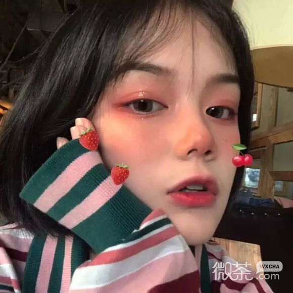 深沉激萌时尚女生头像