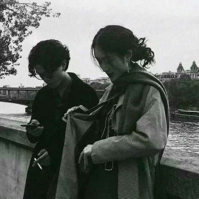 唯美黑白风格的微信情侣头像