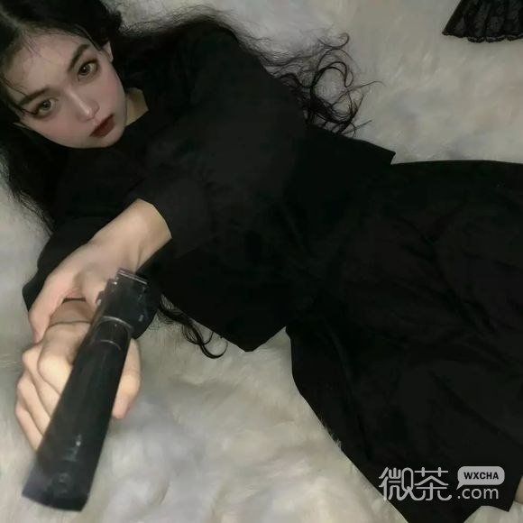 深沉激萌时尚女生头像