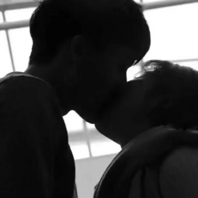 唯美黑白风格的微信情侣头像