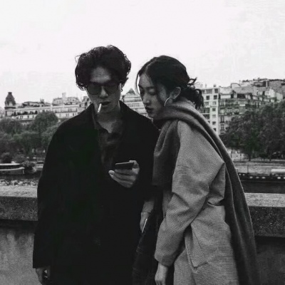 唯美黑白风格的微信情侣头像