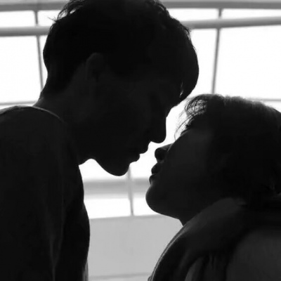 唯美黑白风格的微信情侣头像