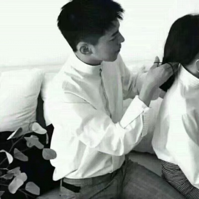 唯美黑白风格的微信情侣头像