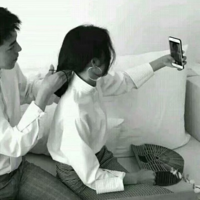 唯美黑白风格的微信情侣头像