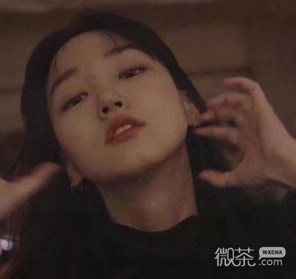 深沉激萌时尚女生头像