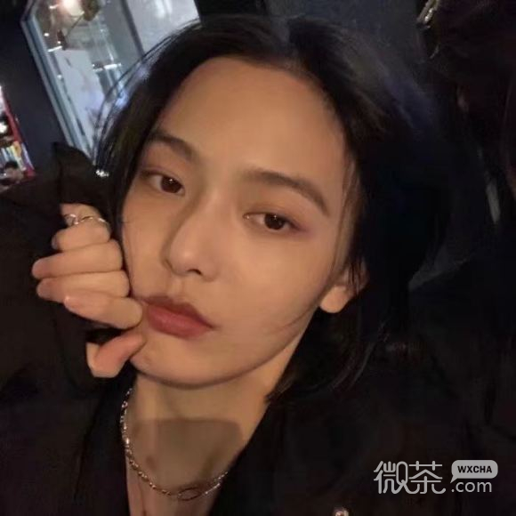 长发阳光时尚性感女生头像