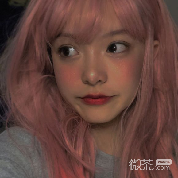 深沉激萌时尚女生头像