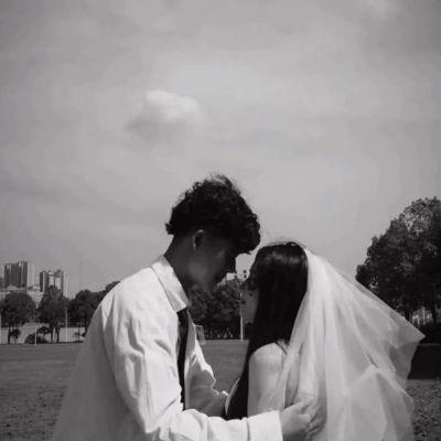 唯美黑白风格的微信情侣头像