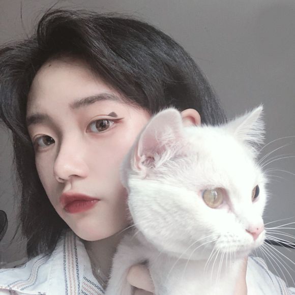 冷酷傲娇时尚女生头像