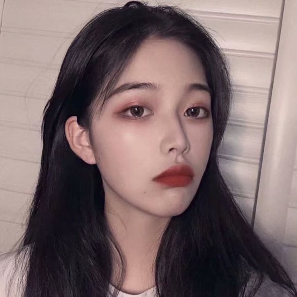 冷酷傲娇时尚女生头像