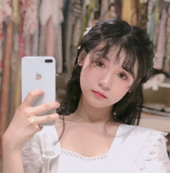 冷酷傲娇时尚女生头像