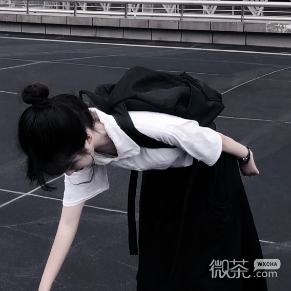 深沉洒脱佛系女生头像