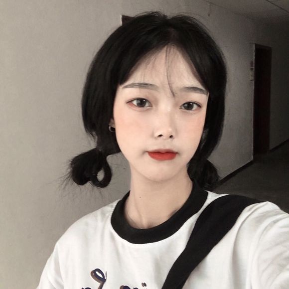 冷酷傲娇时尚女生头像