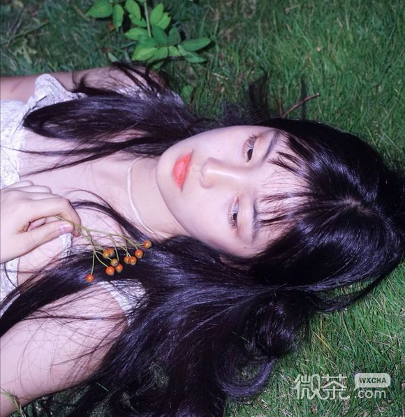 成熟性感俏皮女生头像