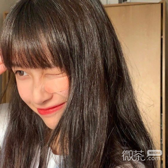 成熟性感俏皮女生头像