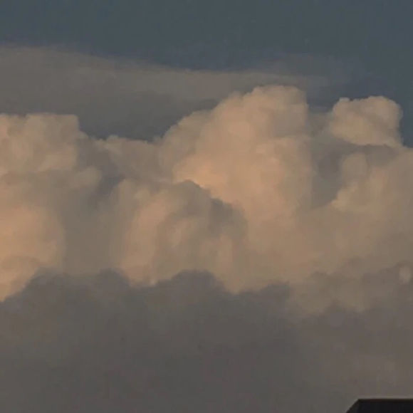 淡蓝天空朋友圈配图