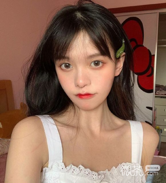 成熟性感俏皮女生头像