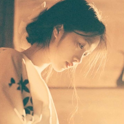 高冷复古范的微信女生头像