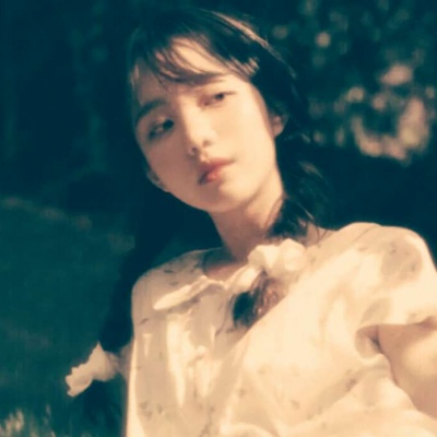 高冷复古范的微信女生头像